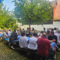 Gemeinde beim Gottesdienst und fr&ouml;hlichen Zusammensein