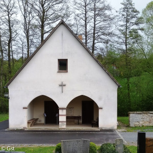 Die alte Leichenhalle im April 2019