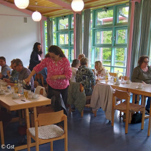 Die Kaffeerunde wird eröffnet