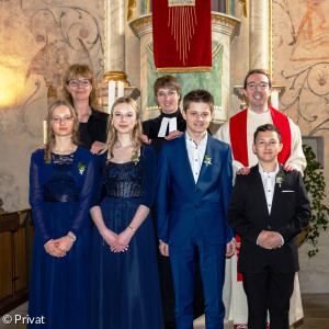 Hinten von links nach rechts: Diakonin Schröder, Pfrin. Luding, Jannis Wachs